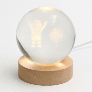 Lámpara 3D Astronauta Ecuador con Base de Madera | Luz Decorativa LED