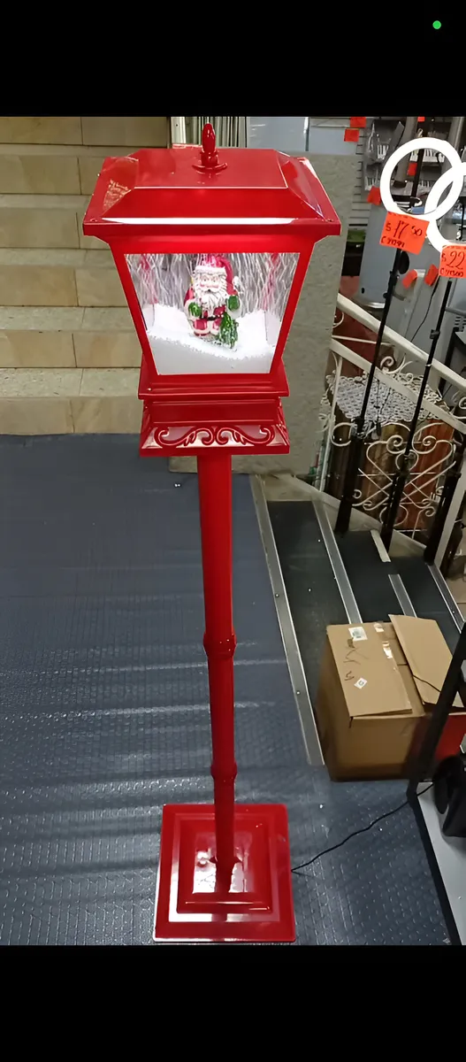 Farol Navideño con Santa Claus y Nieve Decorativa – Luces LED - Image 3