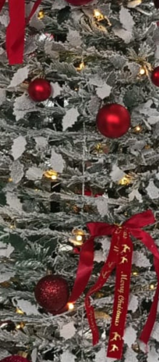 Árbol de Navidad Nevado con Luces y Adornos – 1,80 m y 2,20 m - Image 3